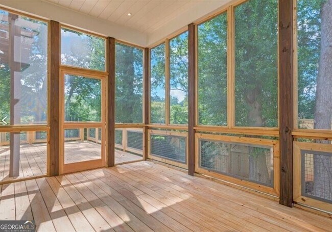 Building Photo - 740 Belt Loop SE