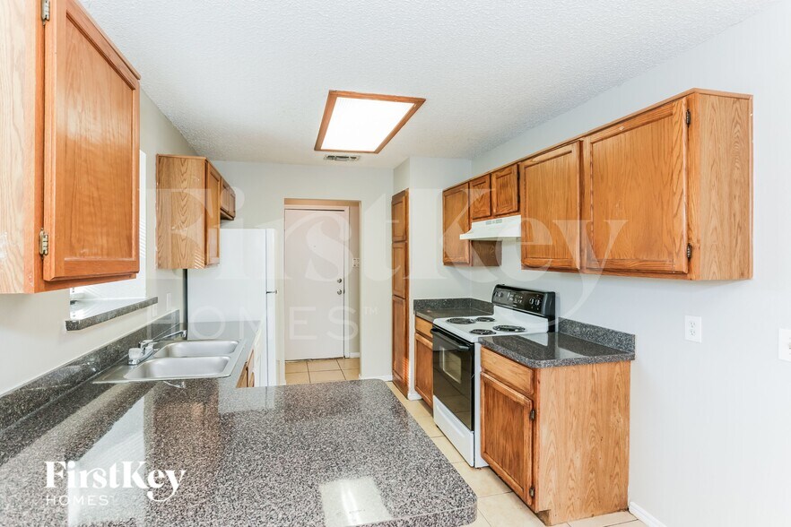 Building Photo - 6505 Pilgrim Ln