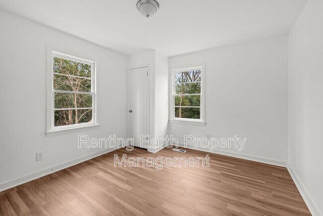 Building Photo - 933 T St