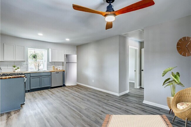 Building Photo - 5219 Lookout Mountain Dr