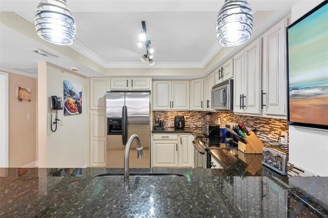 Building Photo - 5000 N Ocean Blvd