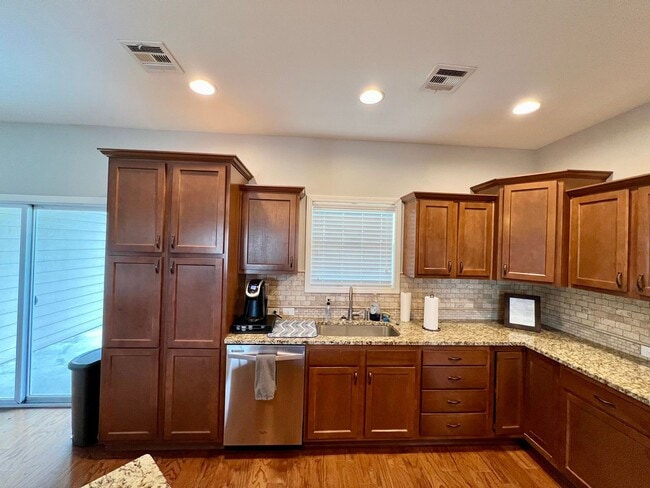 Building Photo - Executive Style Home in Grand Mere