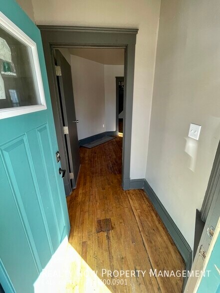 Building Photo - 2043 W 101st St