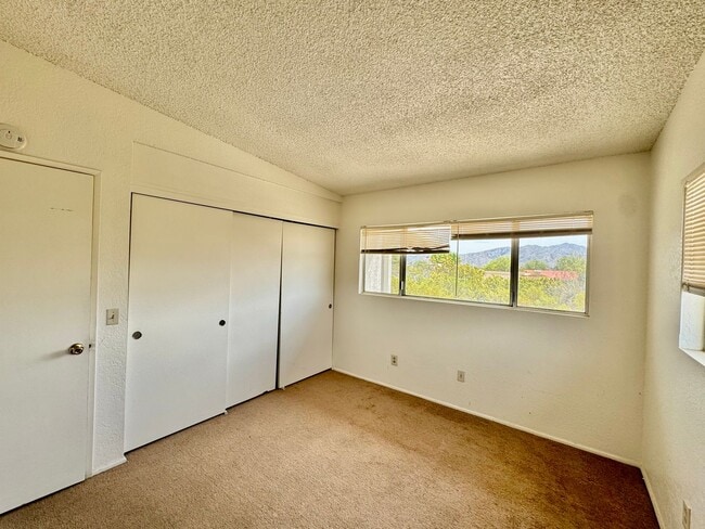 Building Photo - Coming Soon! 2 bedroom 1 bath