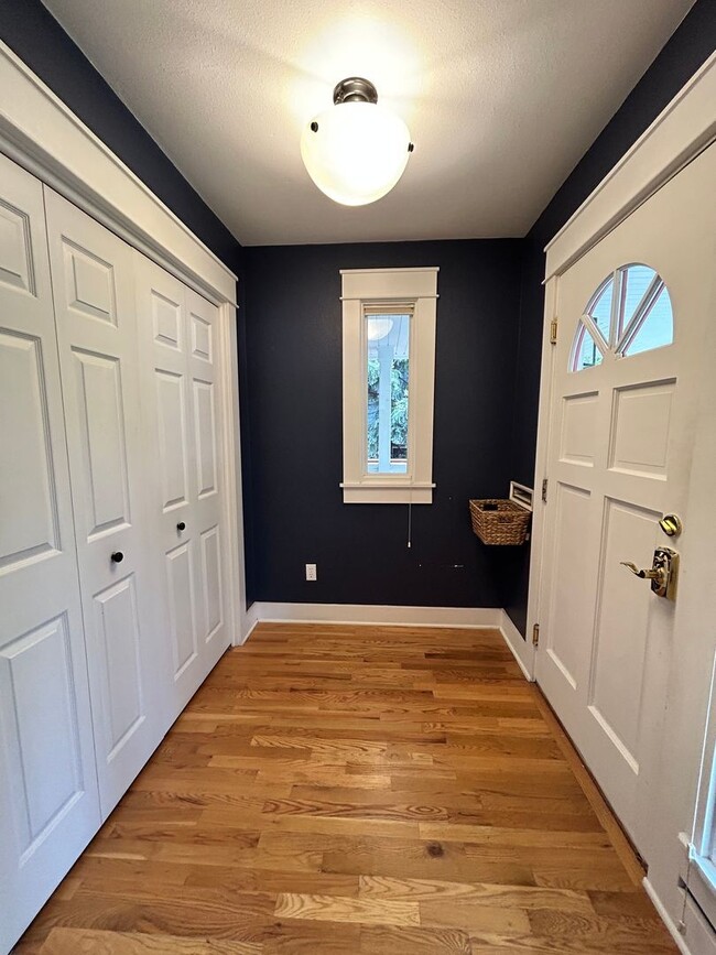 Entry - 920 Grant Pl