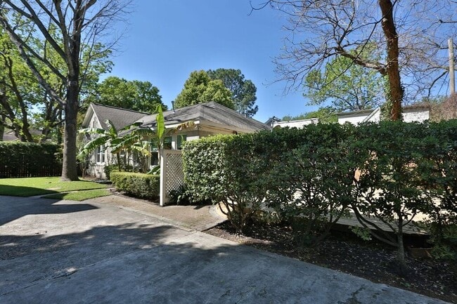 Building Photo - 3124 Jarrard St