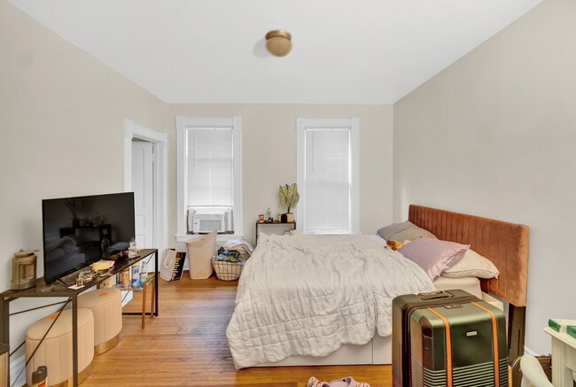 Building Photo - 2018 Pratt Ct