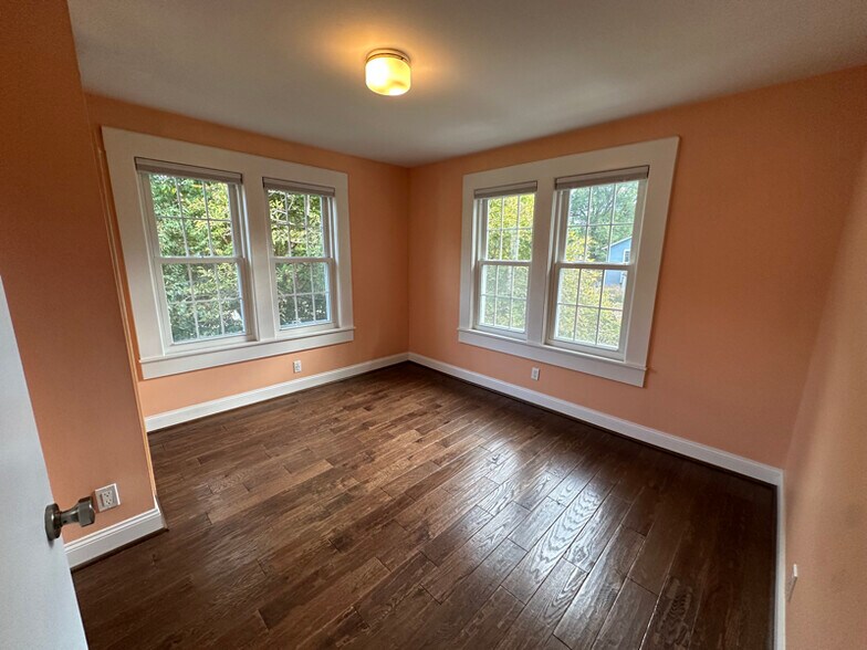 Building Photo - 305 E Duncan Ave