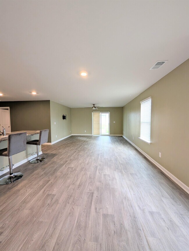 Building Photo - 851 Woodland Farms Cir