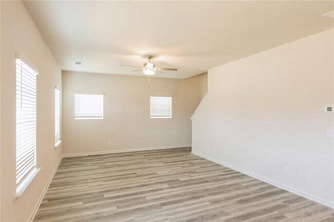 Building Photo - 625 Mackenzie Cv