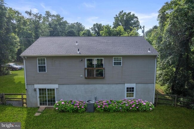 Building Photo - 430 Cedar Creek Dr