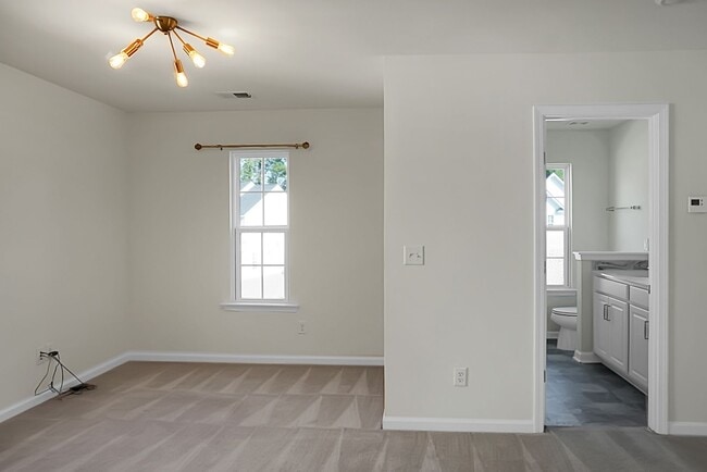 Building Photo - Beautiful 3 Bedroom, 2.5 Bath-Monks Corner in Riverstone