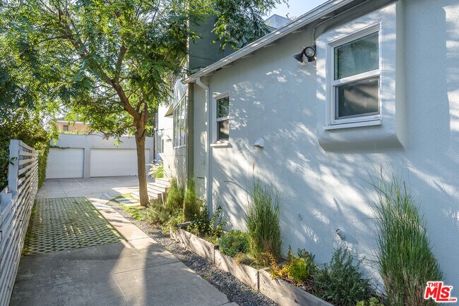 Building Photo - 1513 Orange Grove Ave