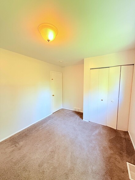 Building Photo - 4224 Frazho Rd