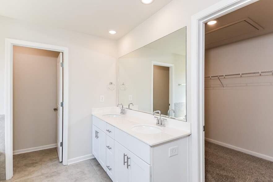 Building Photo - 6075 Hickory Crk Ct