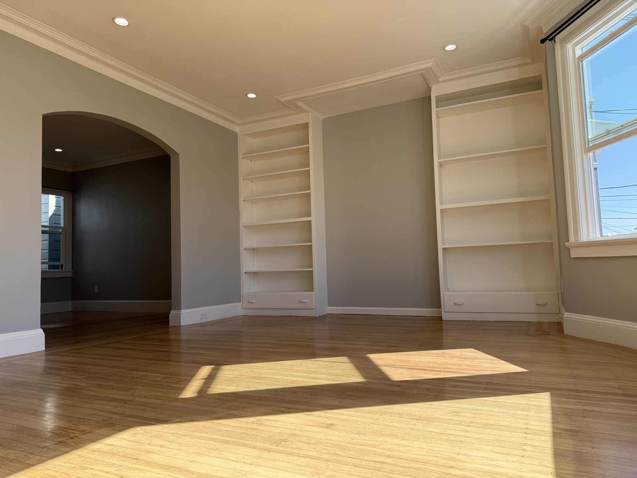 Building Photo - 806 42nd Ave