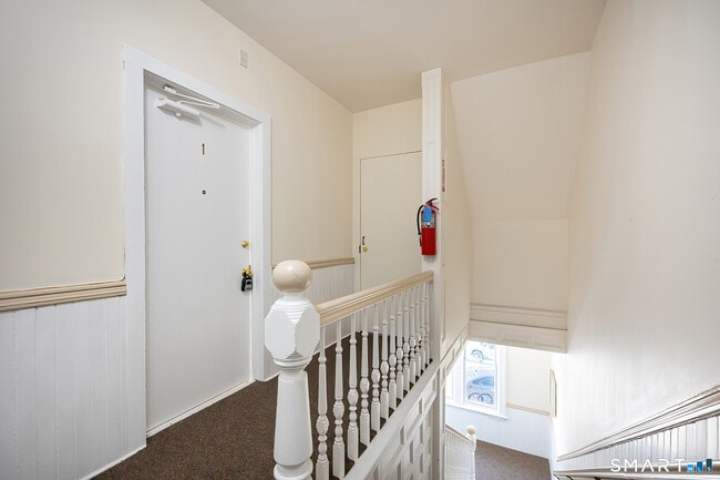 Building Photo - 406 Main St