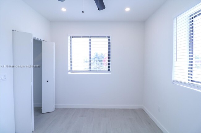 Building Photo - 221 SW 11th Ave
