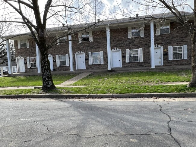 Primary Photo - 422 Brown St