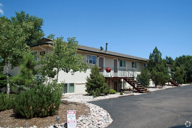 Building Photo - 4413 Forrest Hill Rd