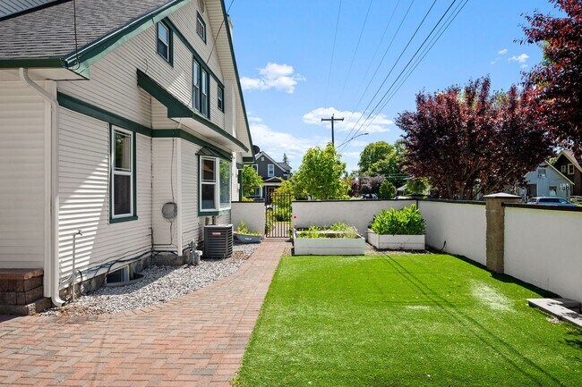 Building Photo - Beautiful Audubon 5 Bedroom Home! - Available now!