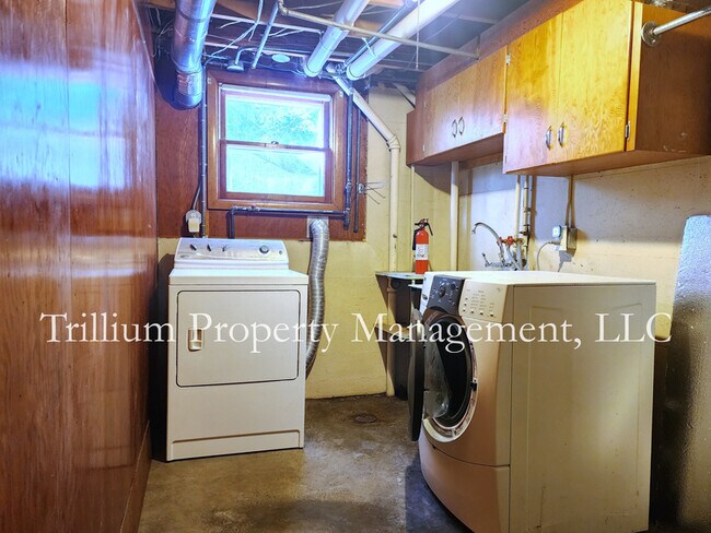 Building Photo - 405 SE 68th Ave