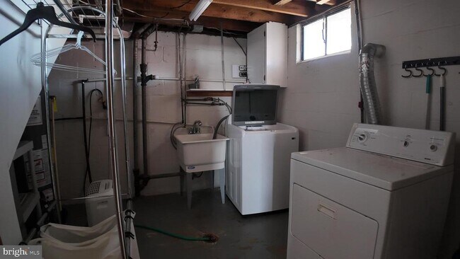 Building Photo - 4419 Renn St