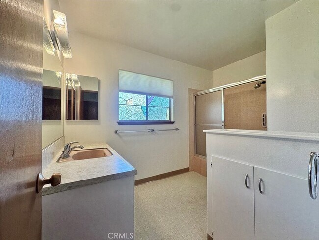 Building Photo - 509 California Dr
