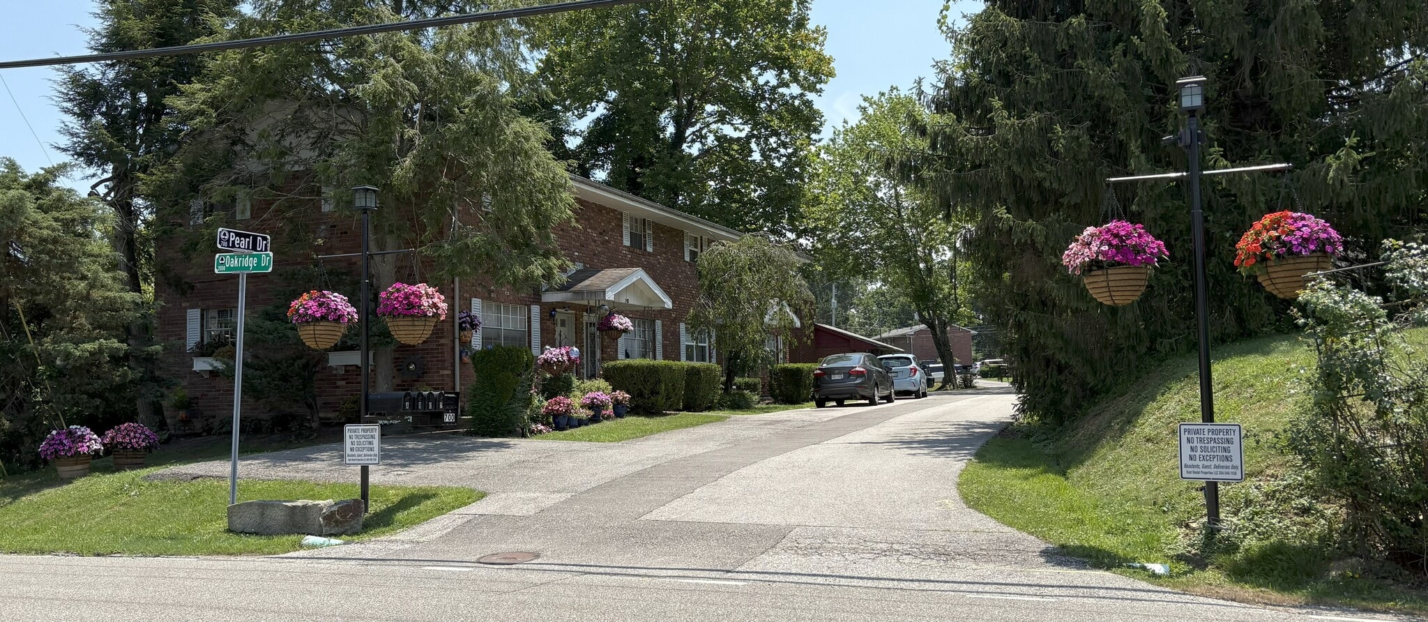ENTRANCE TO PROPERTY - 715 Pearl Dr