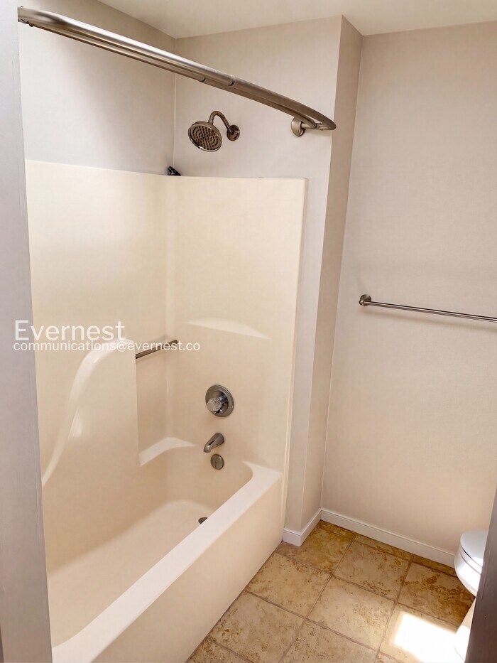 Building Photo - 2316 Horsley Dr