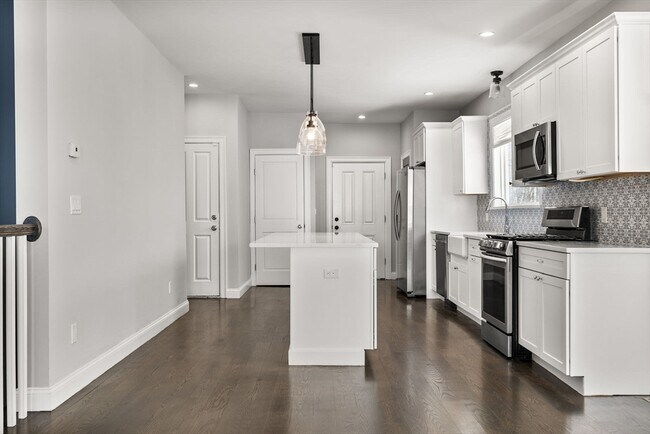 Building Photo - 83 Centre St