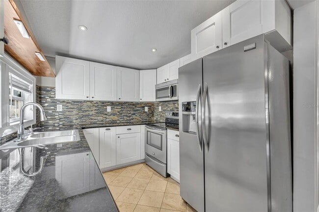 Building Photo - 1027 N Hampton Ave