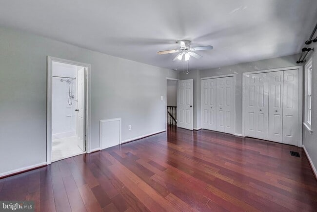 Building Photo - 3027 Mozart Dr