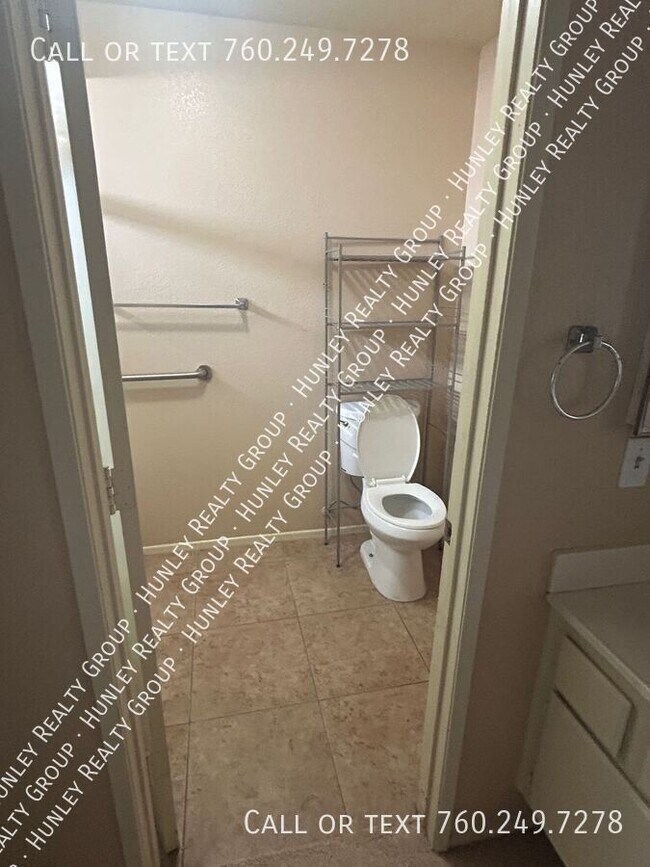 Building Photo - 13560 La Villa Dr