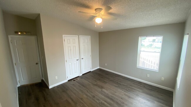 Building Photo - 4 Bed 2 Bath and Garage in Commerce City