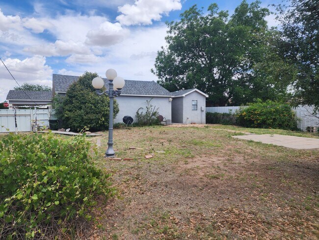 Building Photo - 1700 S Avenue B
