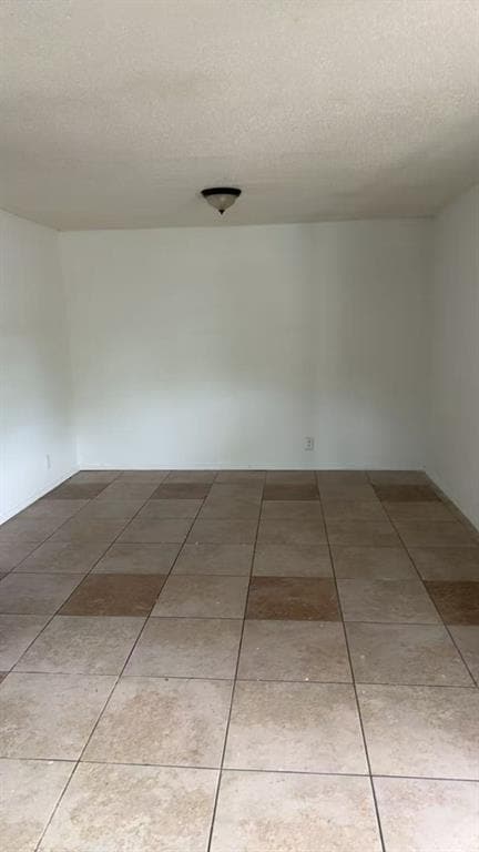 Building Photo - 1006 N Meadows Dr