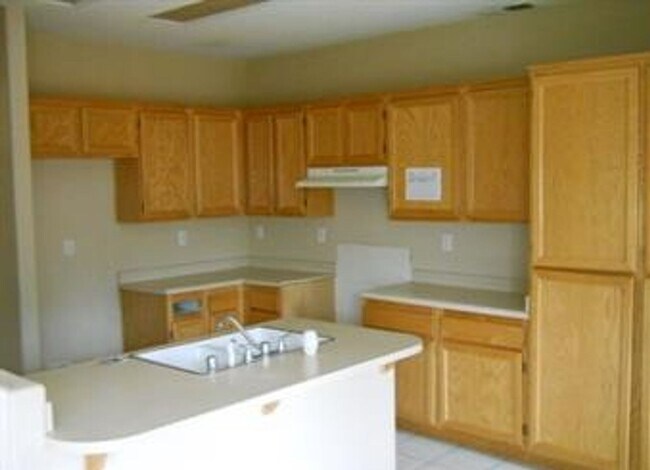 Building Photo - 650 Laxford Rd