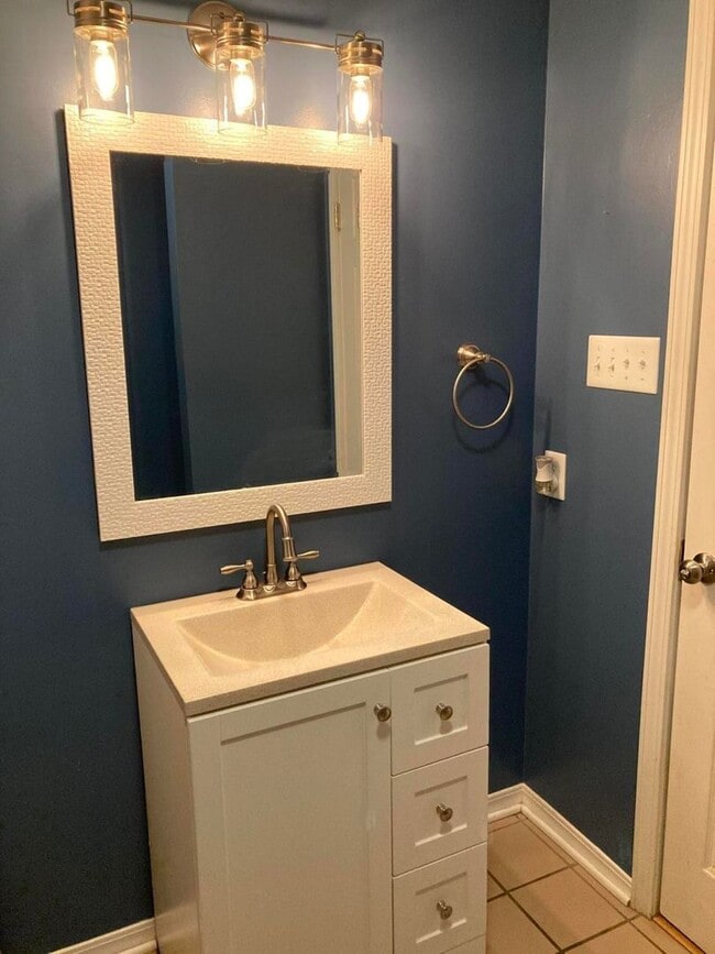 Building Photo - Looking for the feeling of privacy and sec...