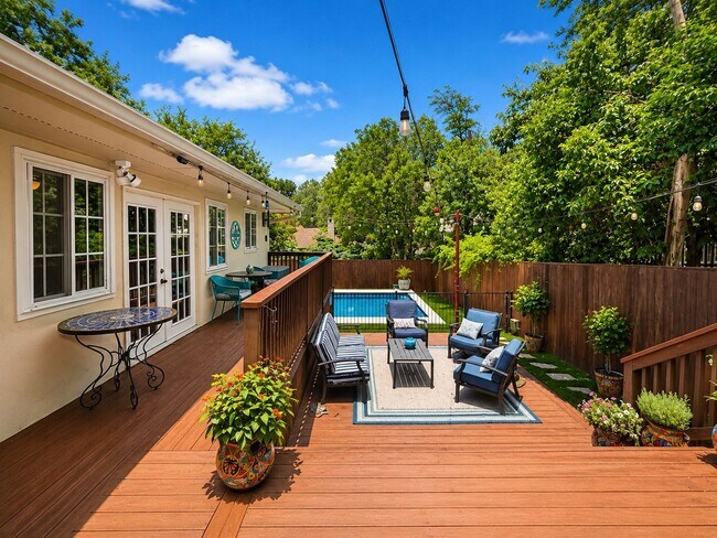 Building Photo - Luxury Terrell Hills Lease with 2025 Remodel, New Salt-Chlorinated Pool & Outdoor Living!  Beauti...
