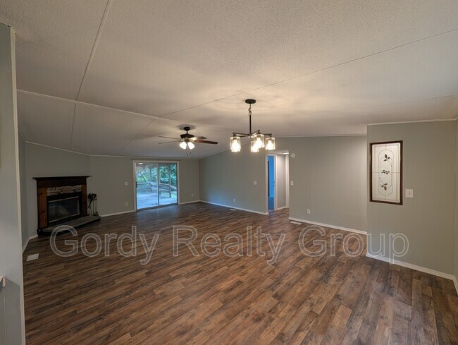 Building Photo - 3166 Redbud Ln