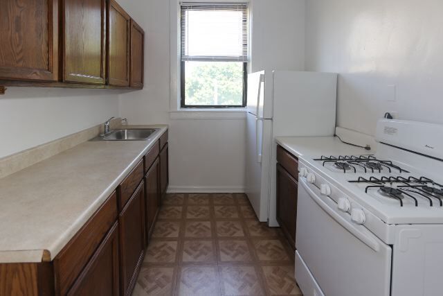 Building Photo - 836 W Waveland