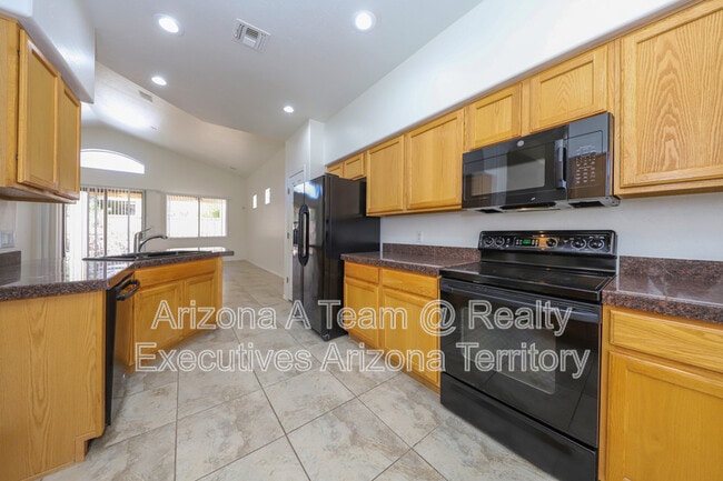 Building Photo - 352 S Vía De Los Rosales