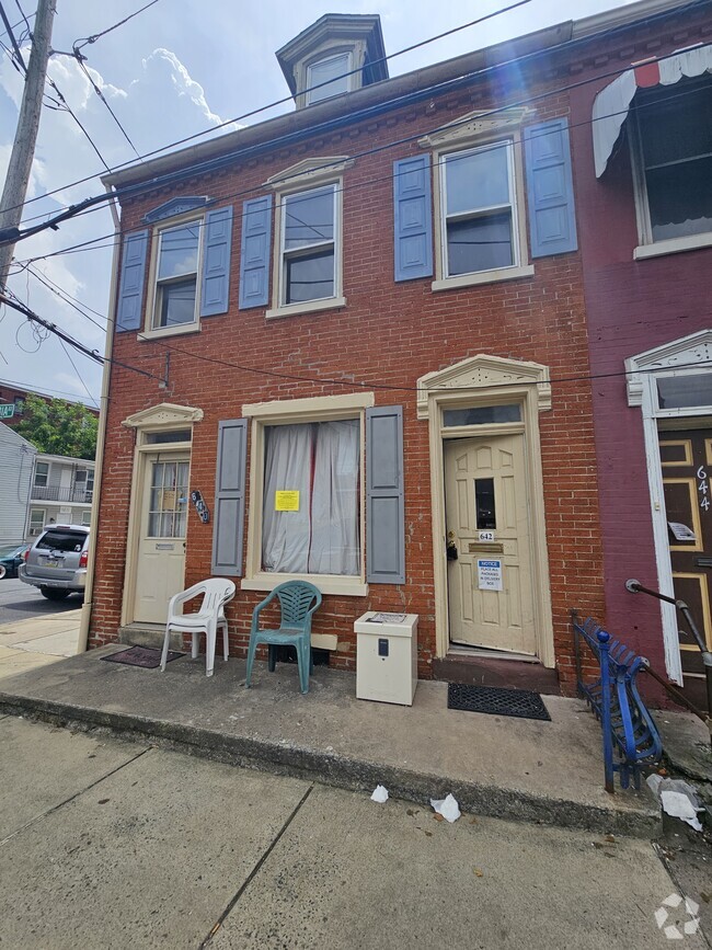 Building Photo - 642 Columbia Ave