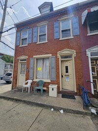 Building Photo - 642 Columbia Ave