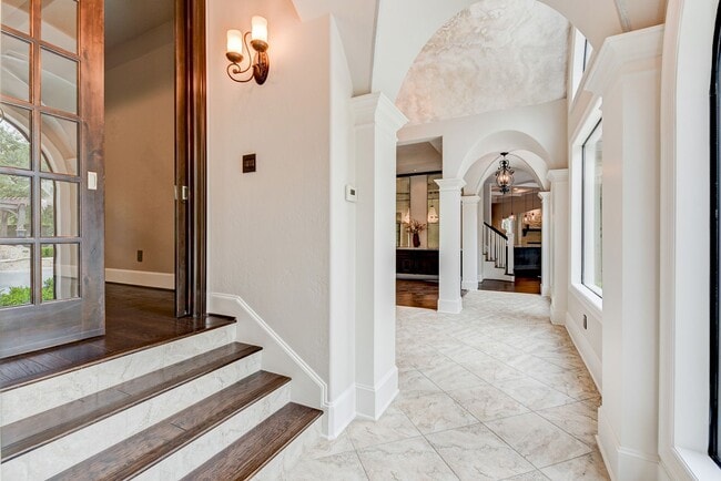 Building Photo - Exquisite 6000+ Sq Ft Home in Hidden Falls...