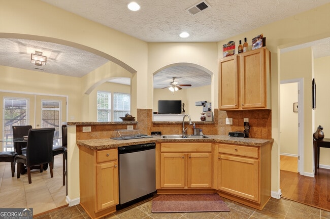 Building Photo - 5556 Cascade Run