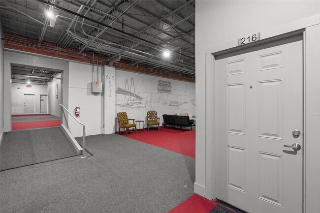 Building Photo - 612 W Texas Ave