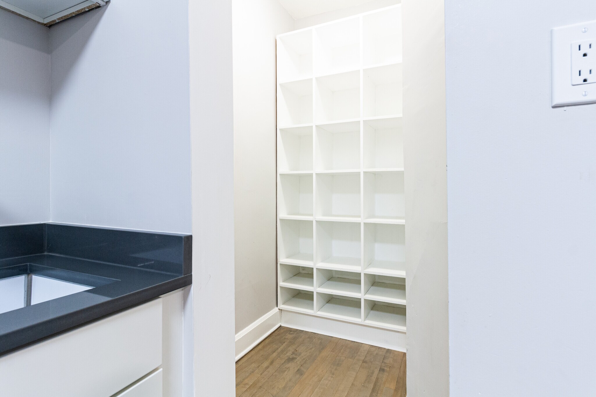 Building Photo - 1454 W Winnemac Ave