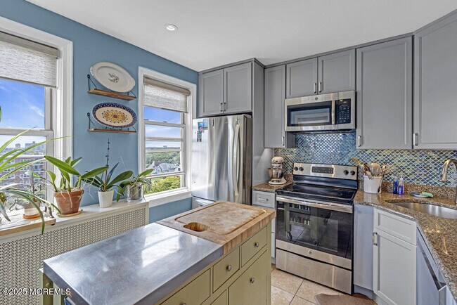 Building Photo - 400 Deal Lake Dr